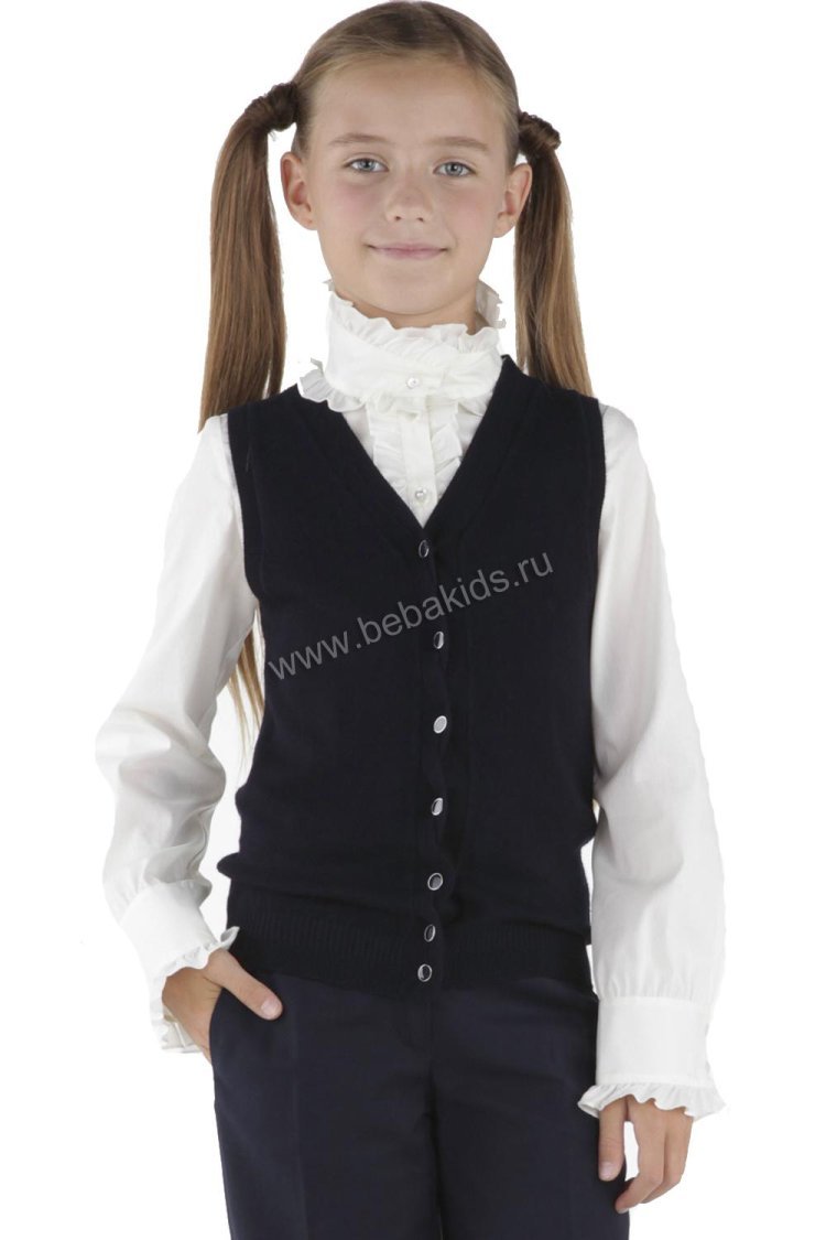 Голубая вязаная жилетка