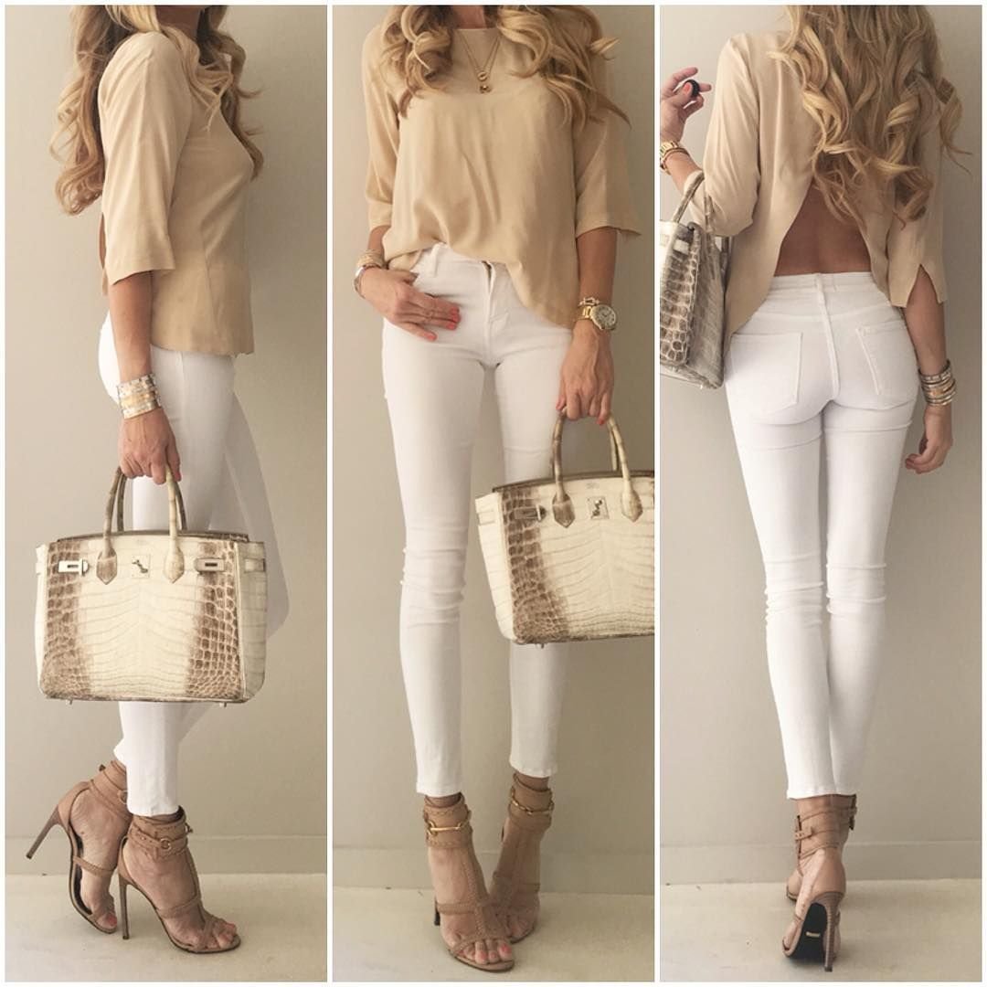 Белый свитер и черные брюки