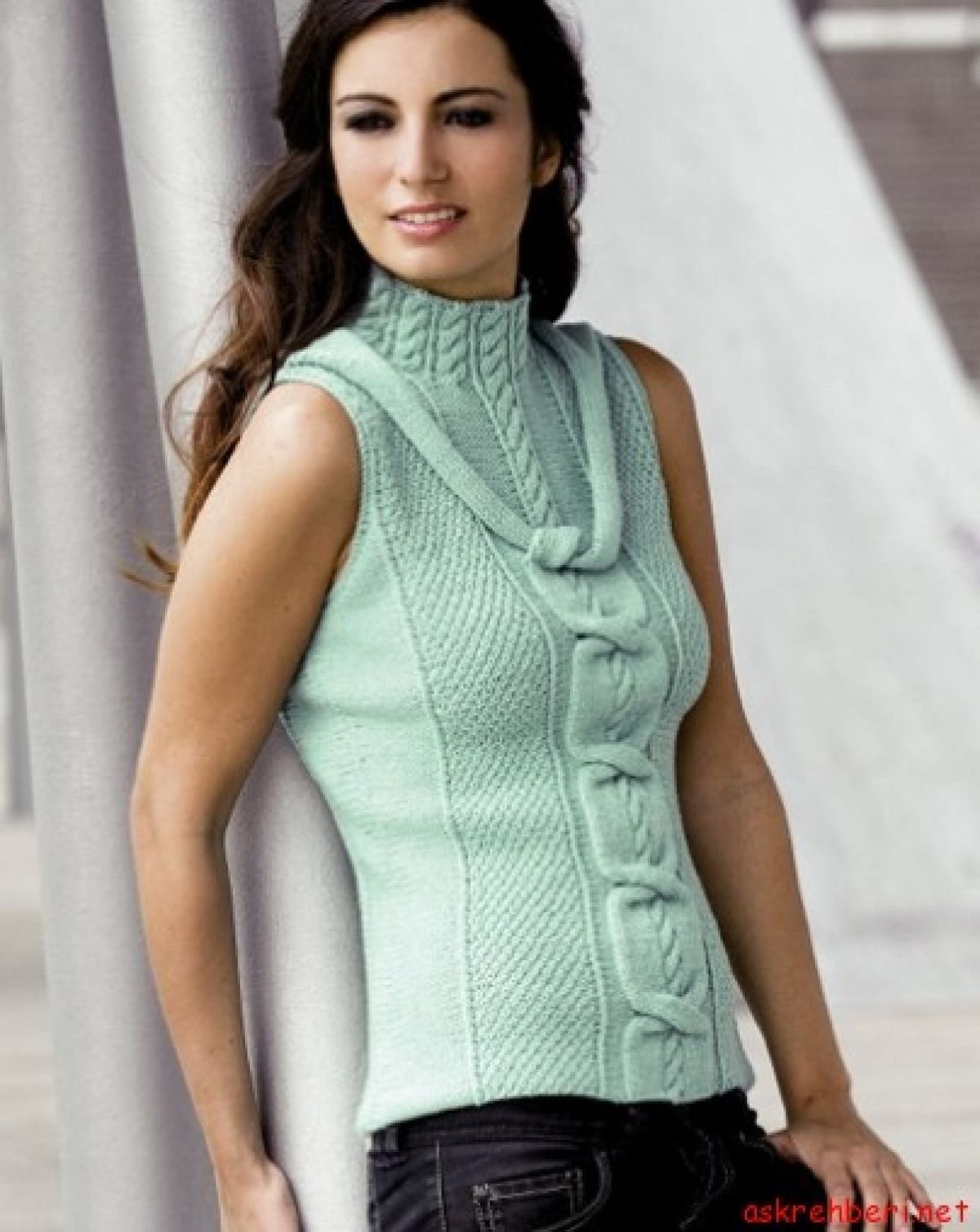 Жилет спицами