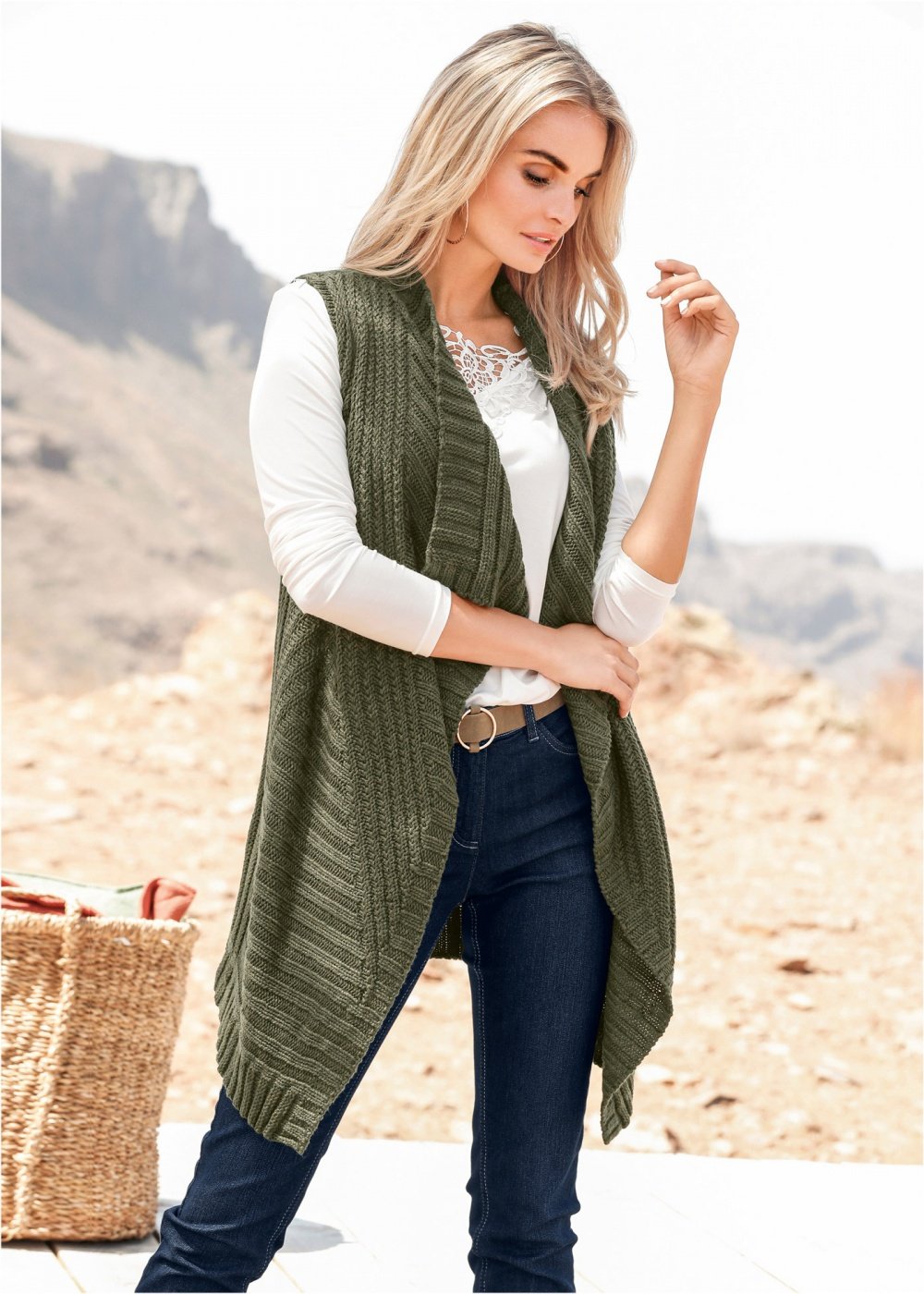 Жилет вязаный