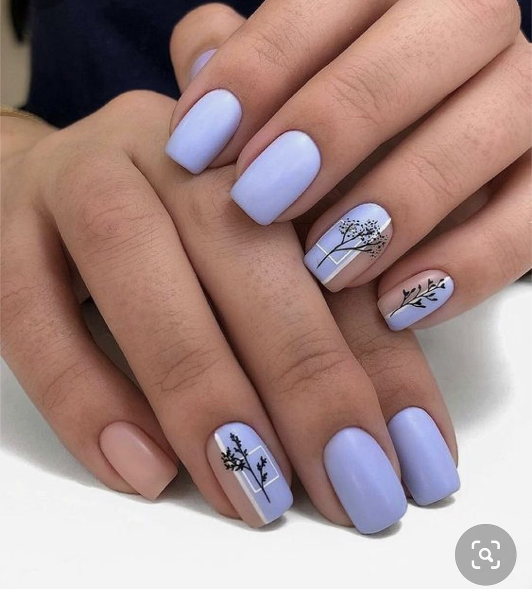 Голубой маникюр 2021