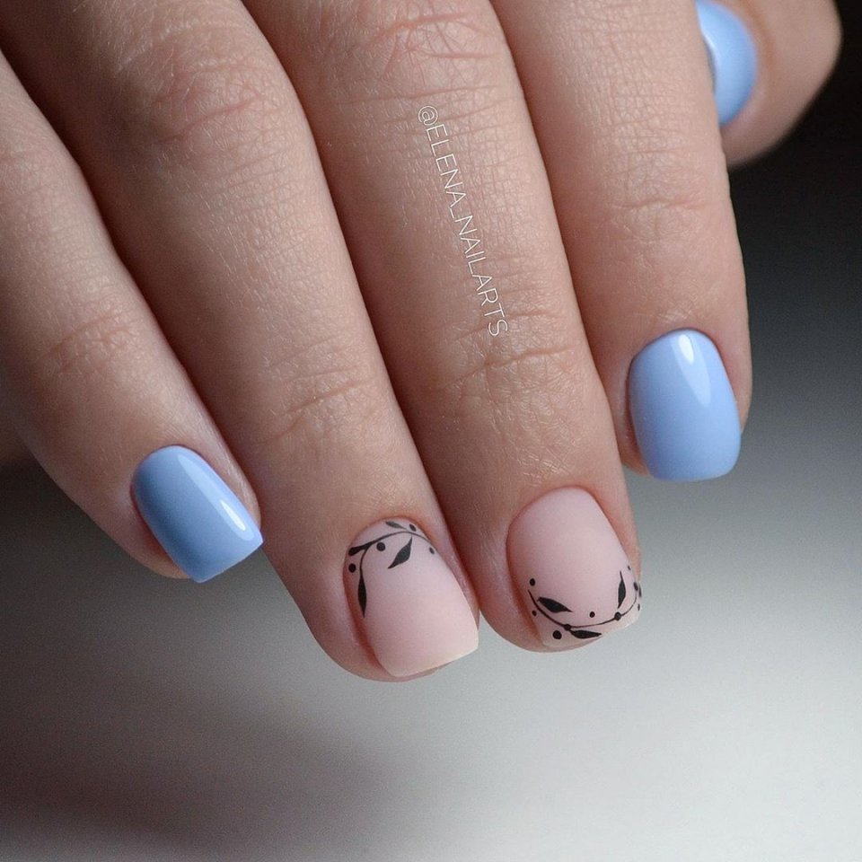 Голубой маникюр на короткие ногти