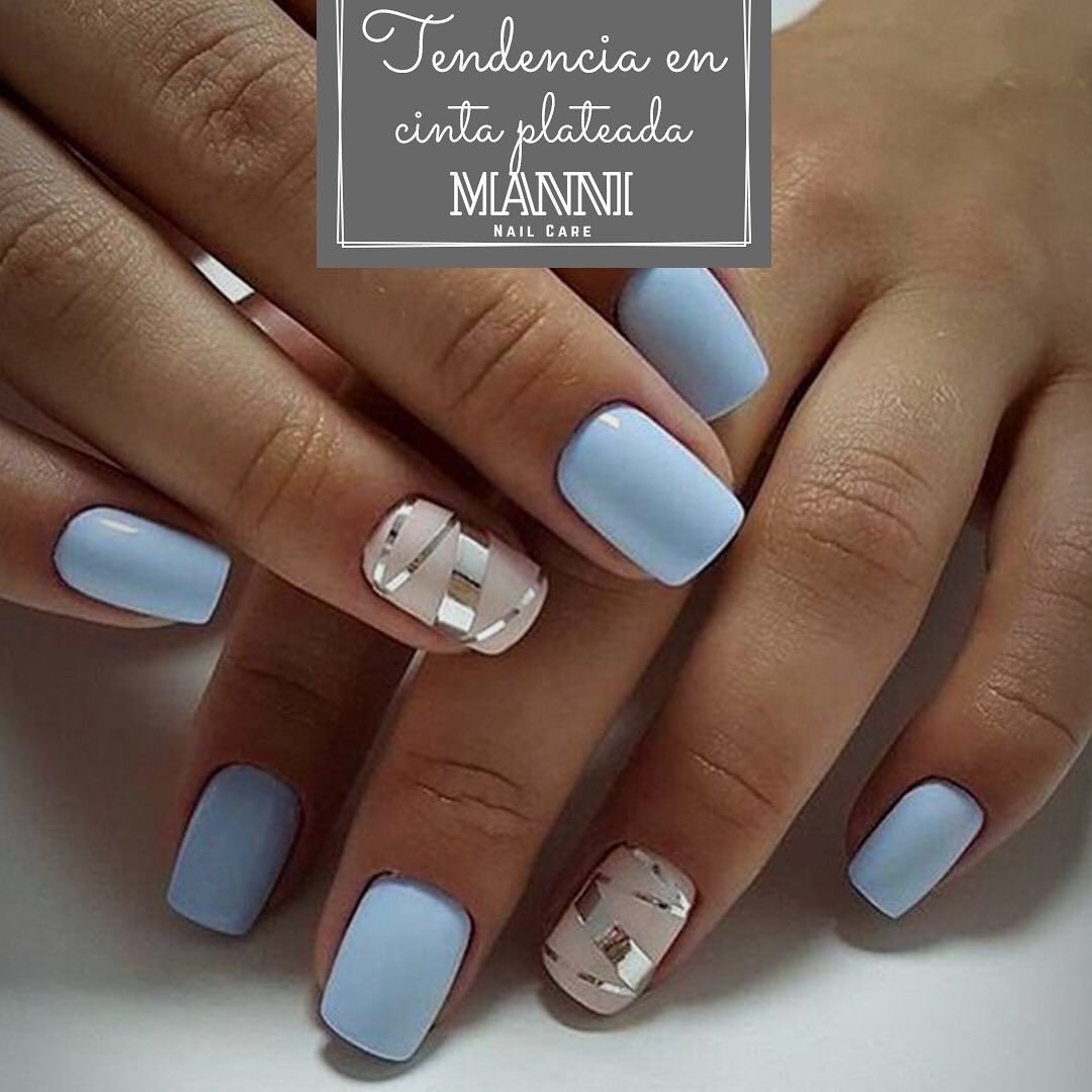 Голубой маникюр на короткие ногти