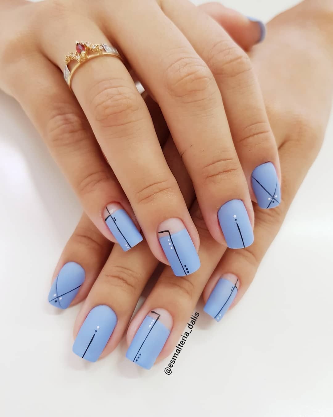 Маникюр голубой квадратная форма