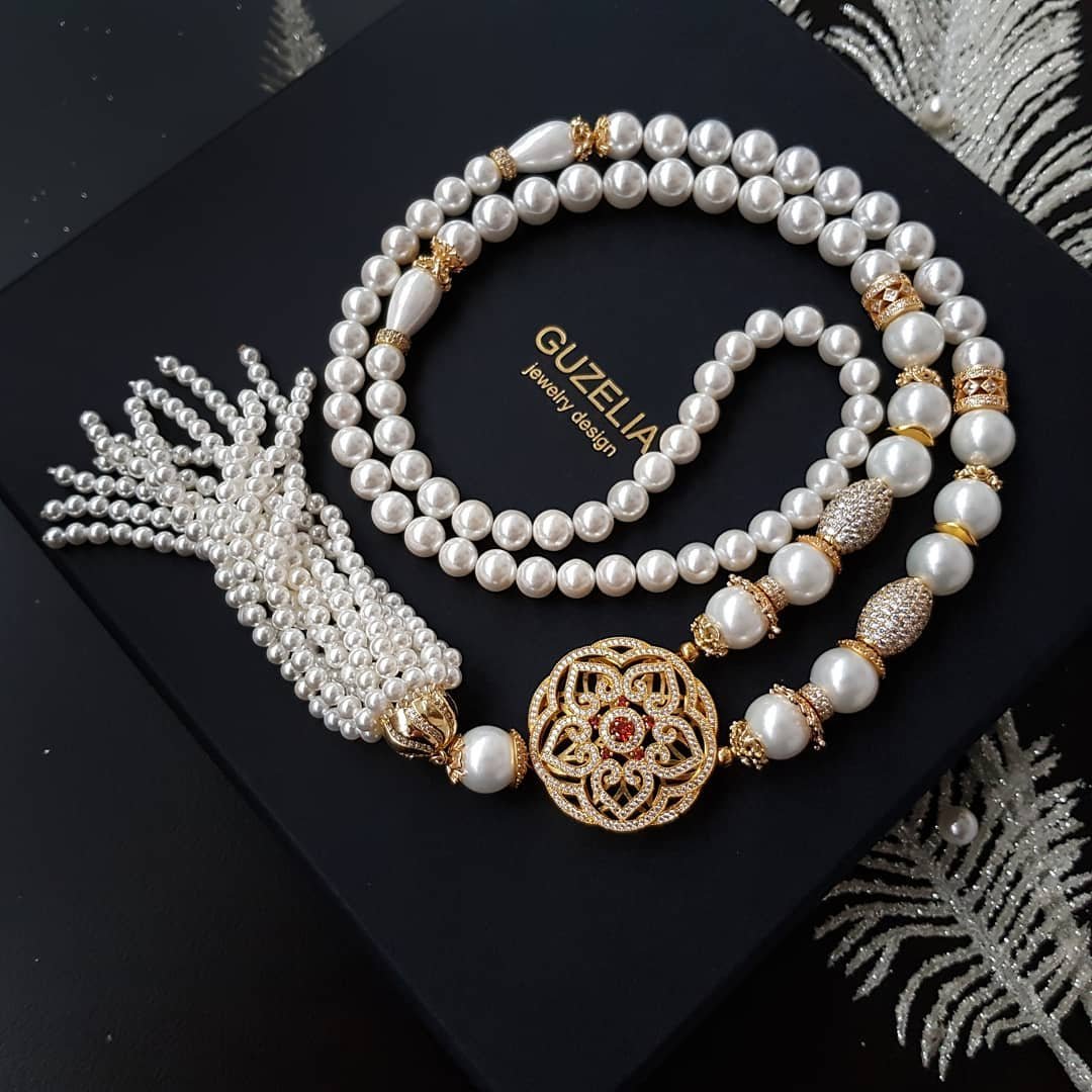 Красивая реклама украшений