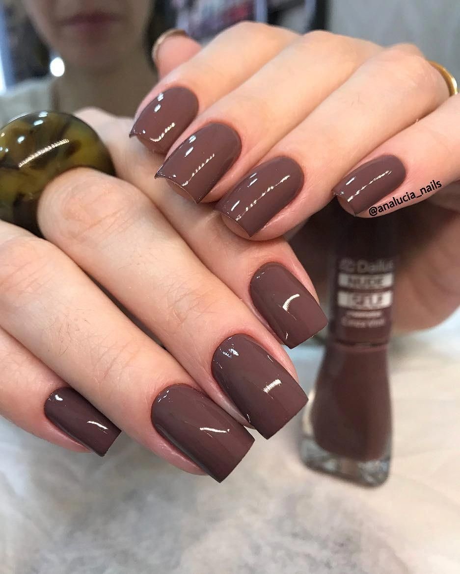 Коричневый маникюр