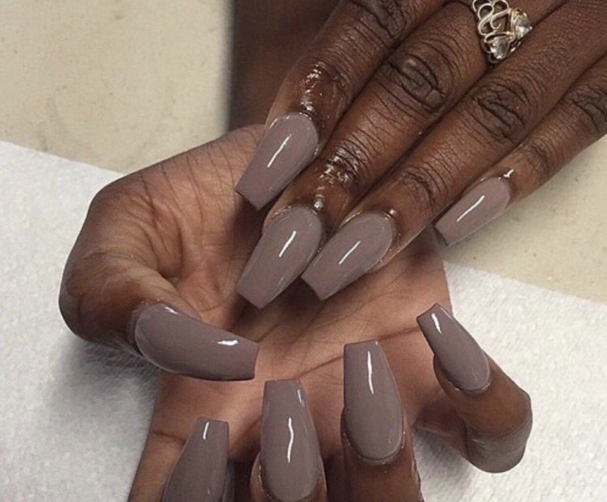 Коричневый маникюр на длинные ногти