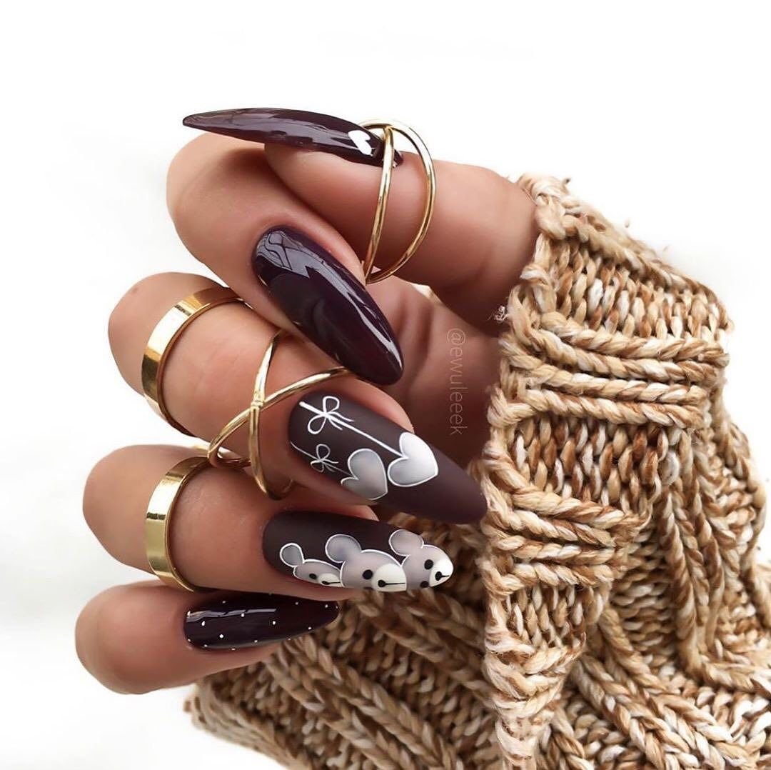 Ногти коричневые новогодние длинные