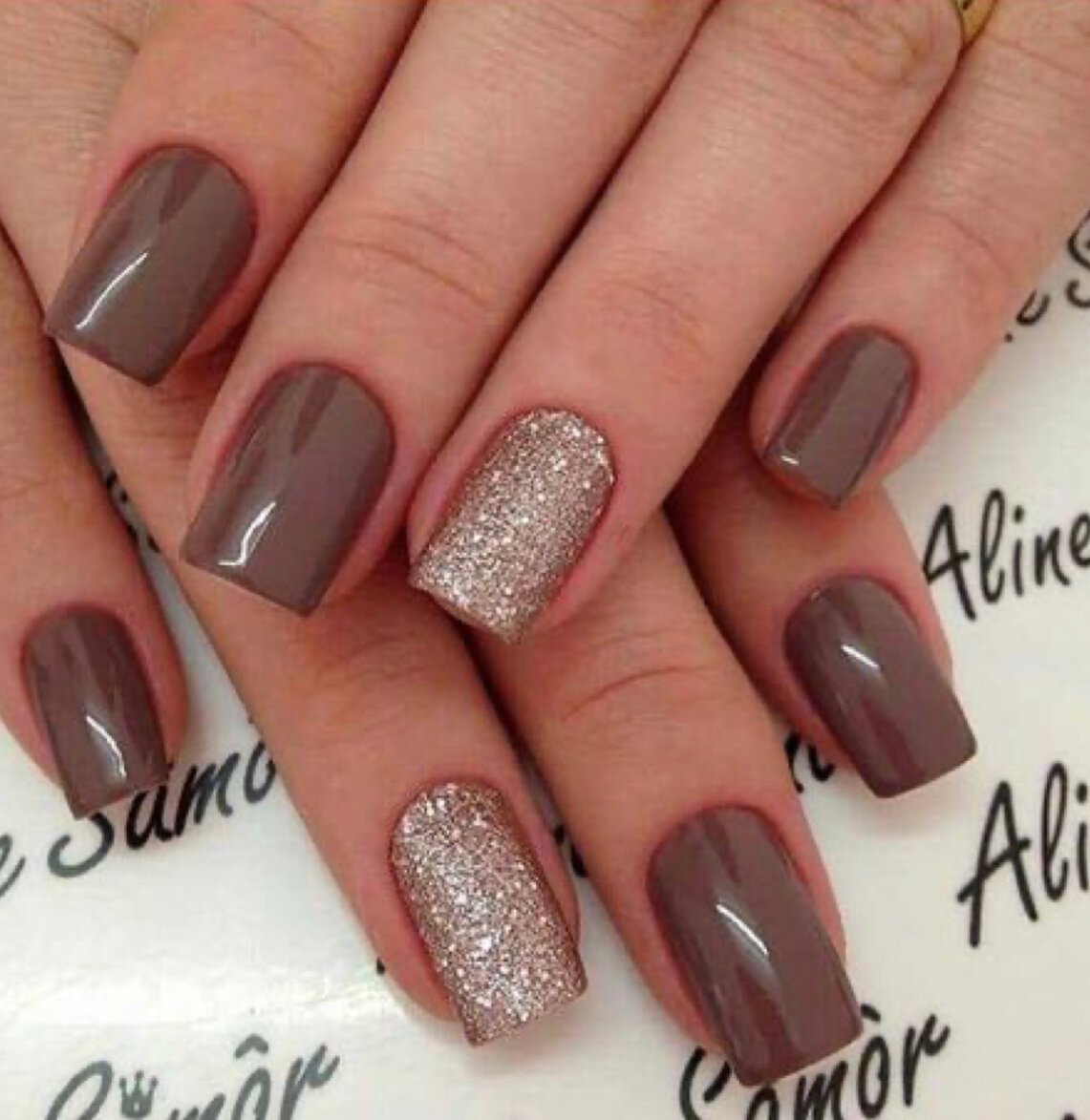 Маникюр в серо коричневых тонах