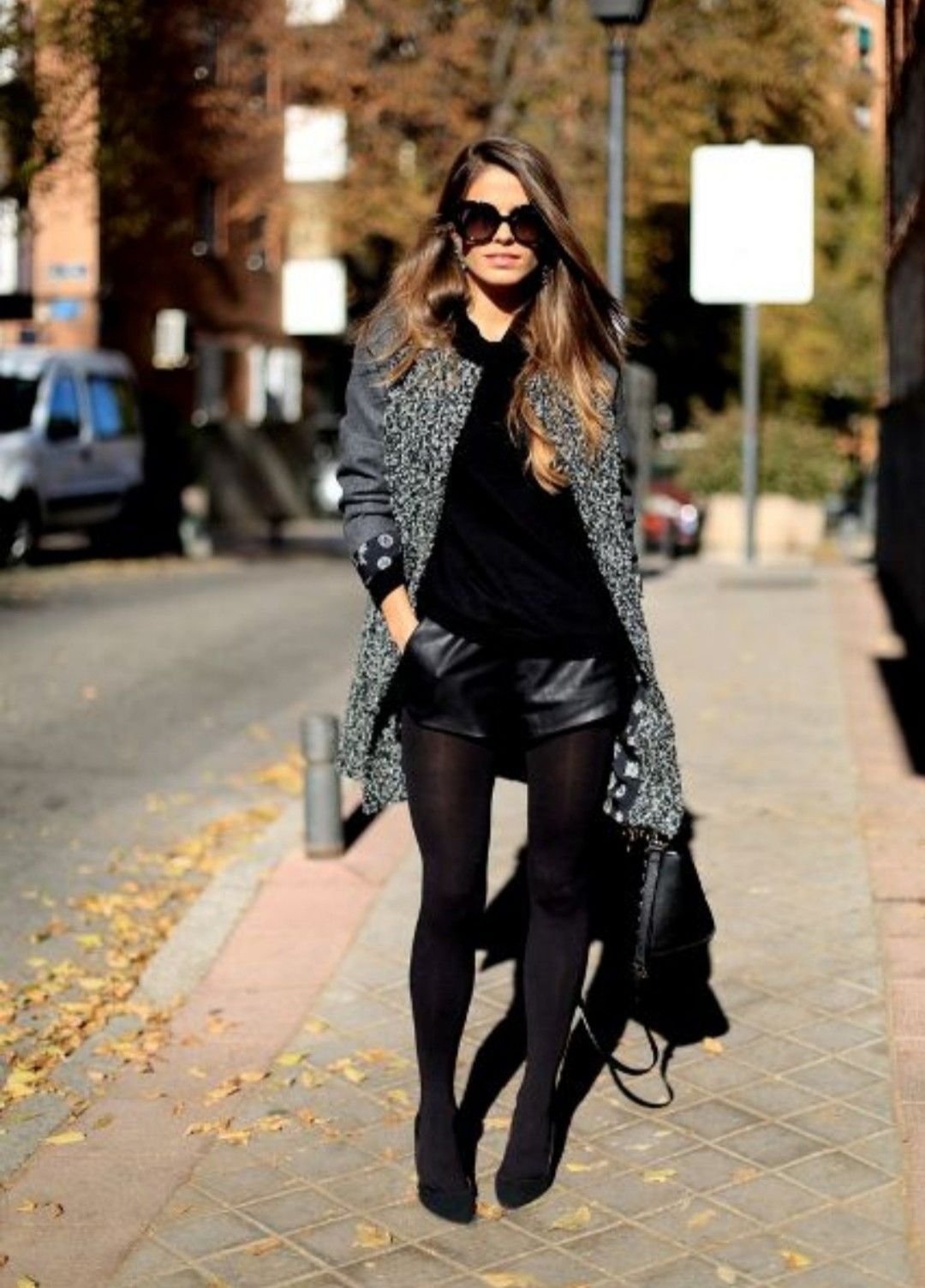 Кожаные шорты и ботфорты