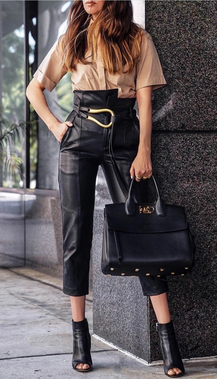 Кардиган с кожаными штанами