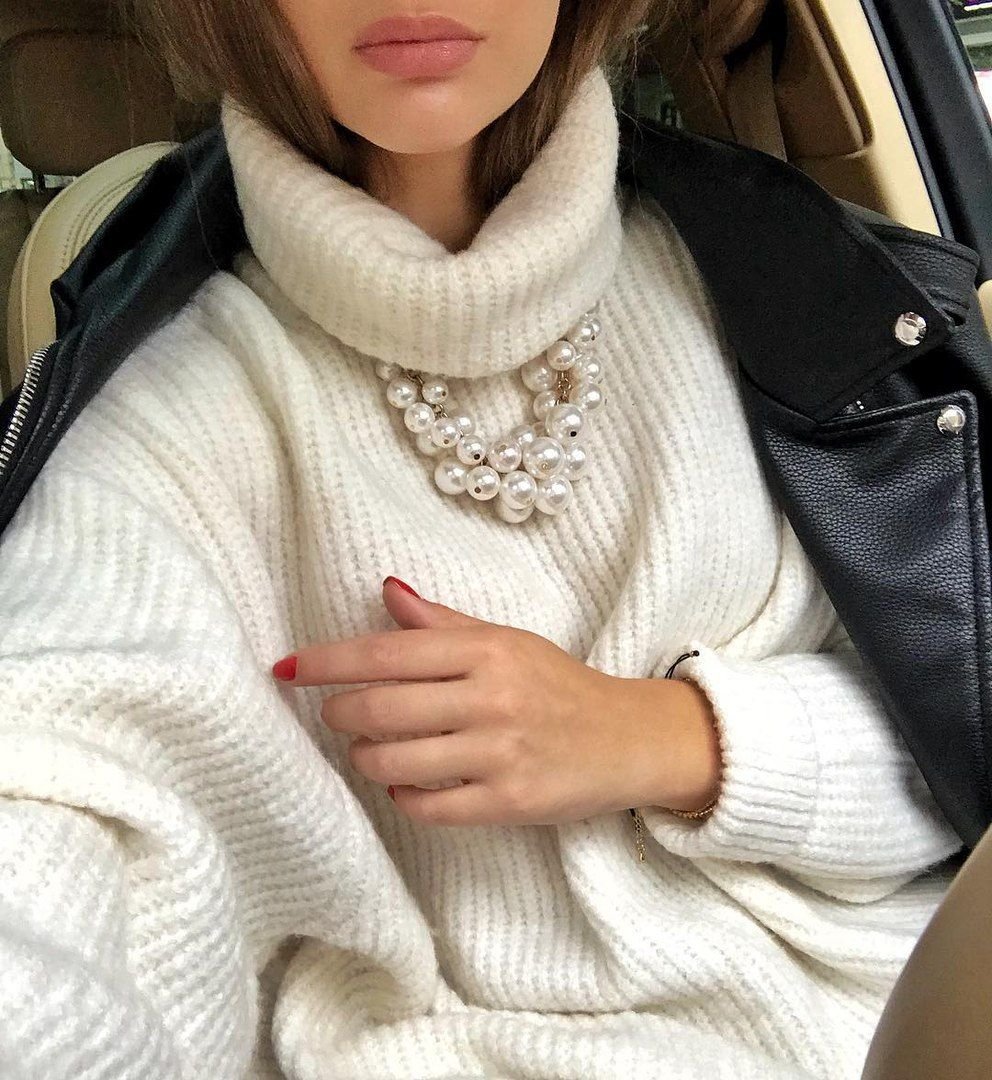 Украшения под свитер с горлом