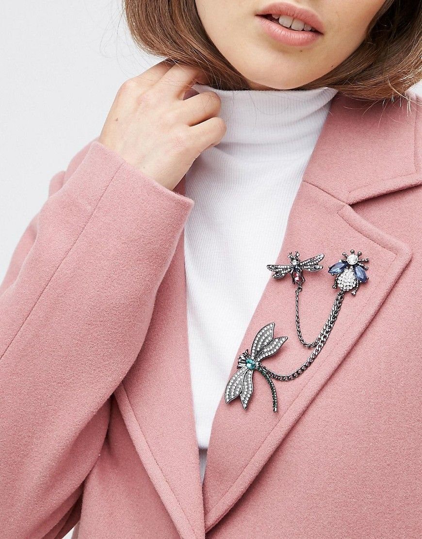 Стильная брошь