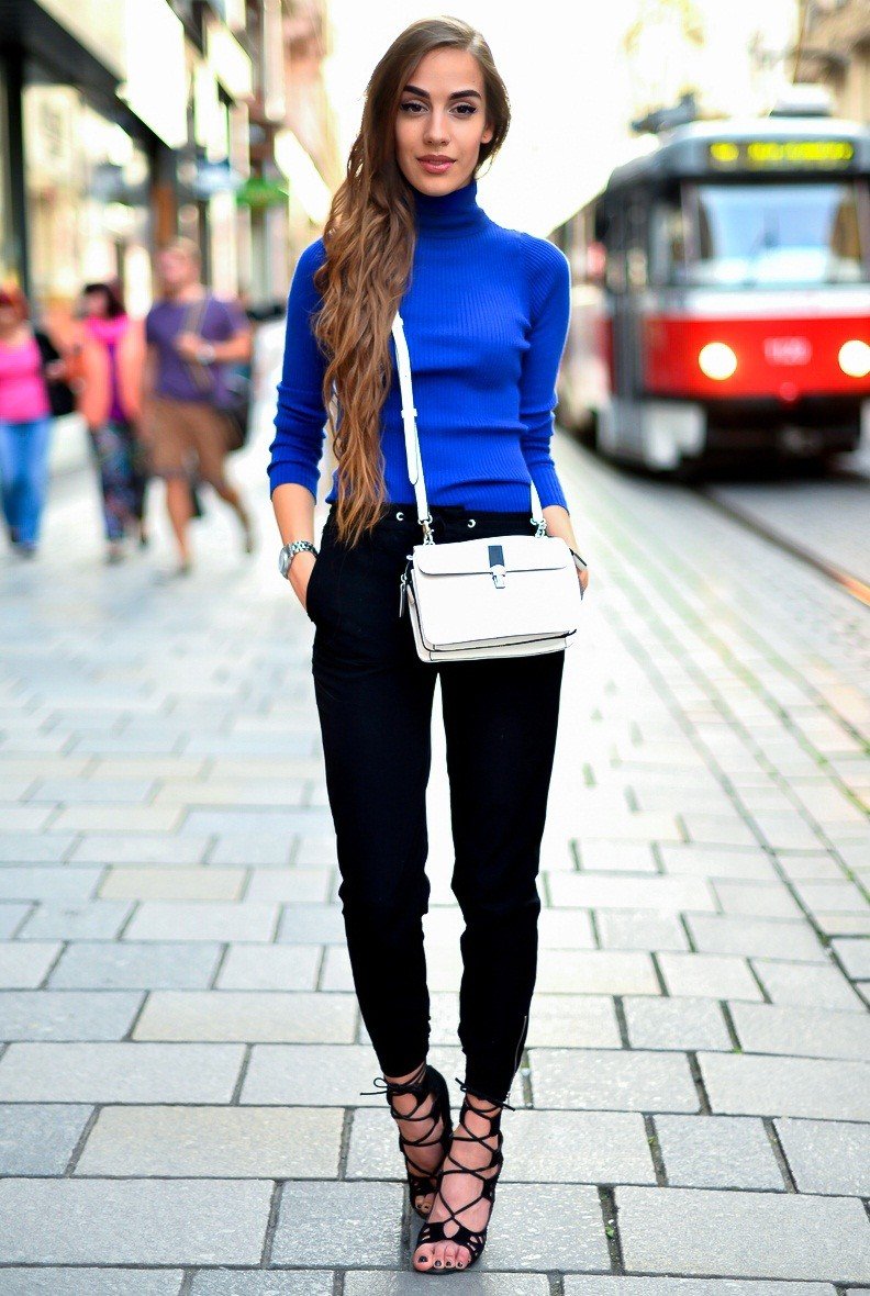 Свитер с плиссированной юбкой