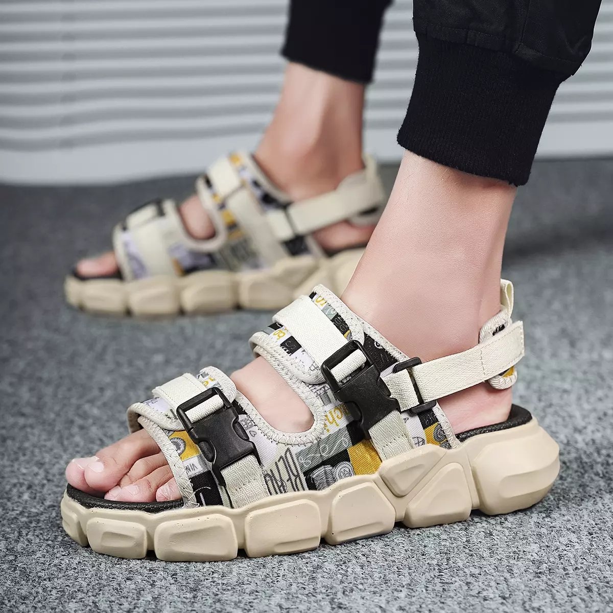 Модные сандалии для мужчин