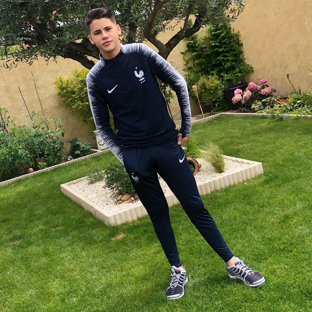 Парень спорт