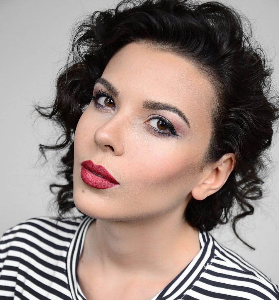 Яркий макияж для брюнеток