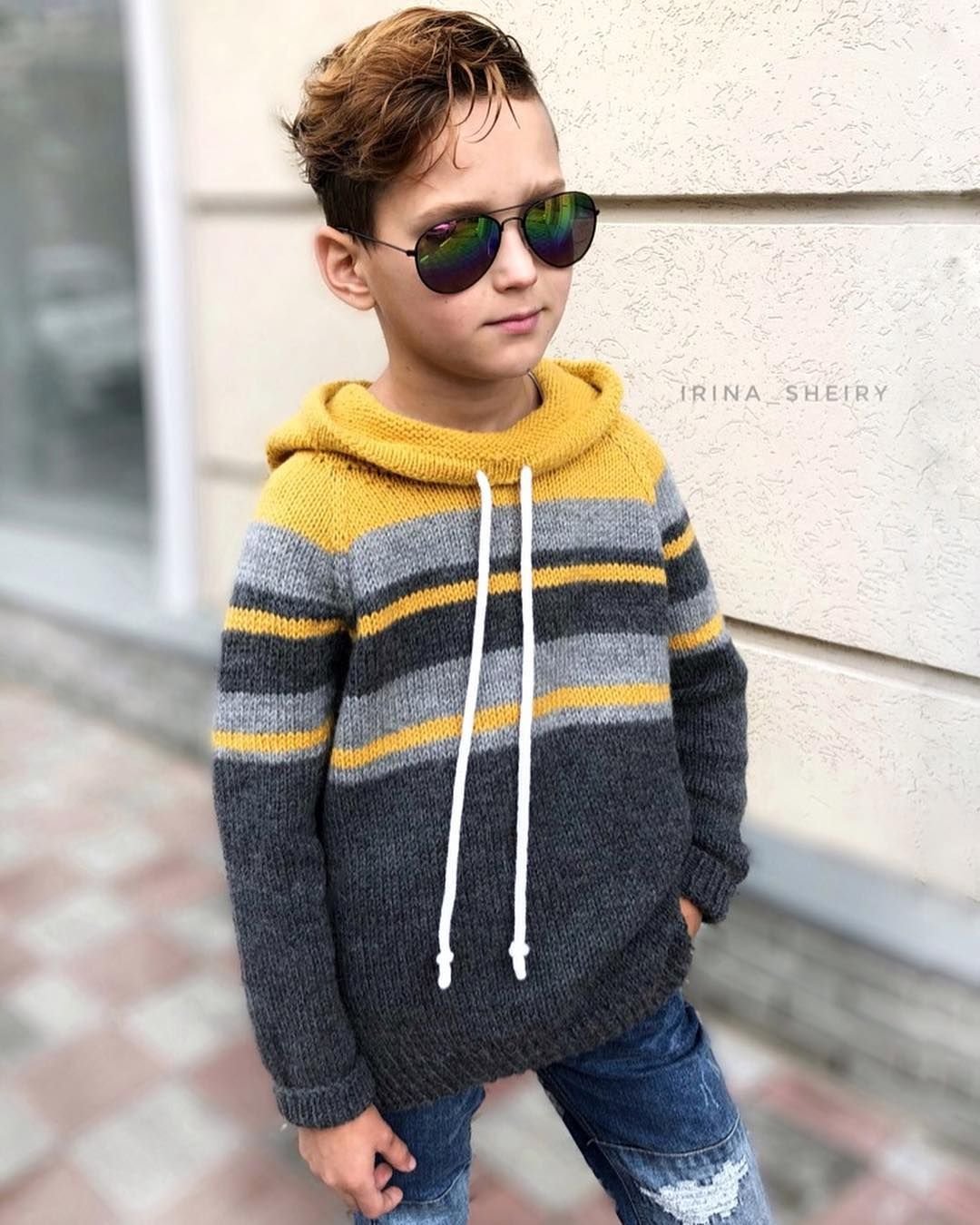 Зеленый свитер детский