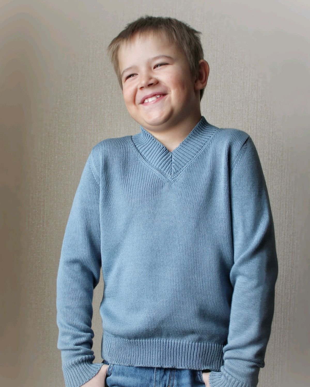 Джемпер для девочки крупной вязки