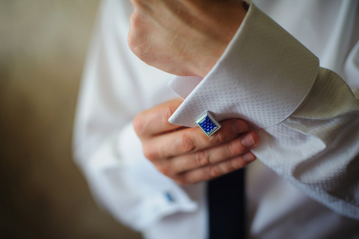 Запонки на рубашке