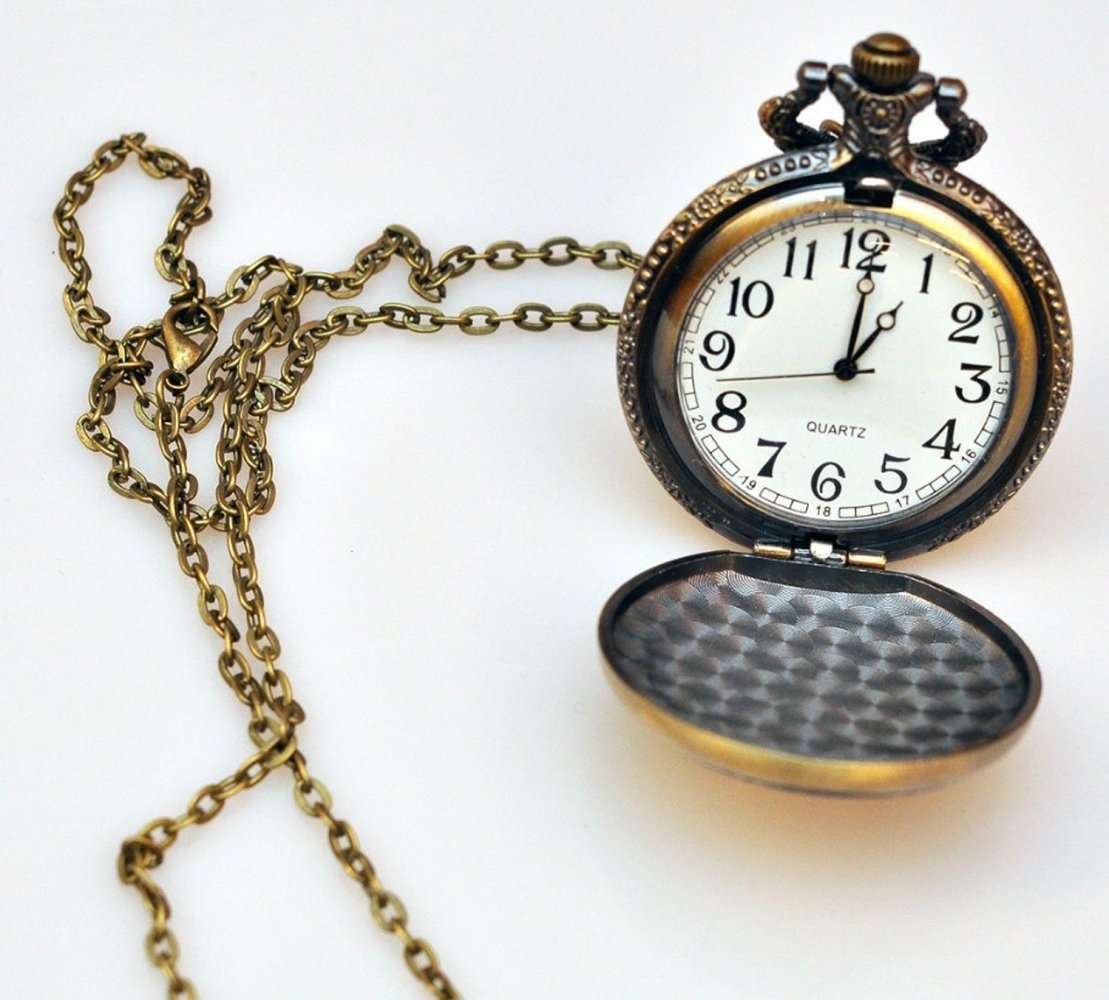 Часы на цепочке