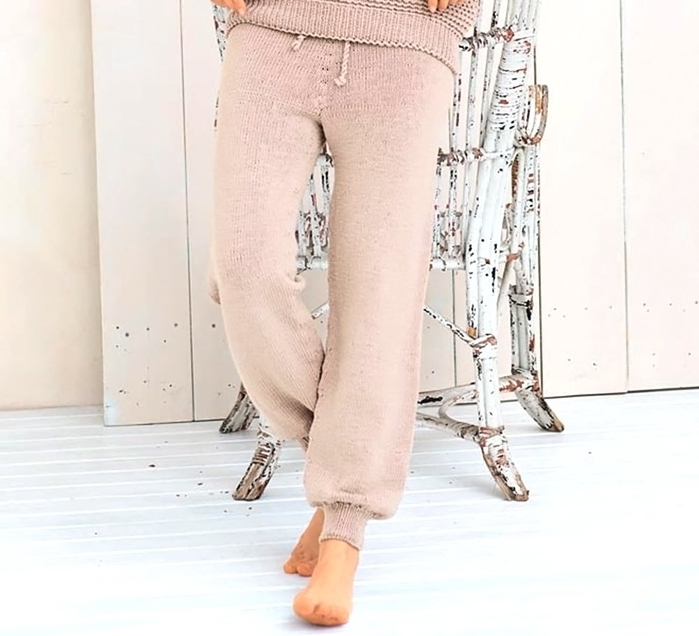 Вязаный спортивный костюм женский