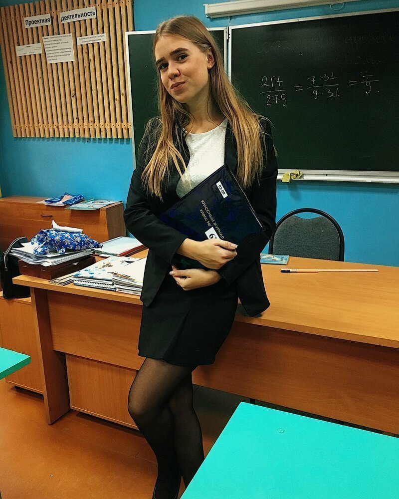 Молодые учительницы