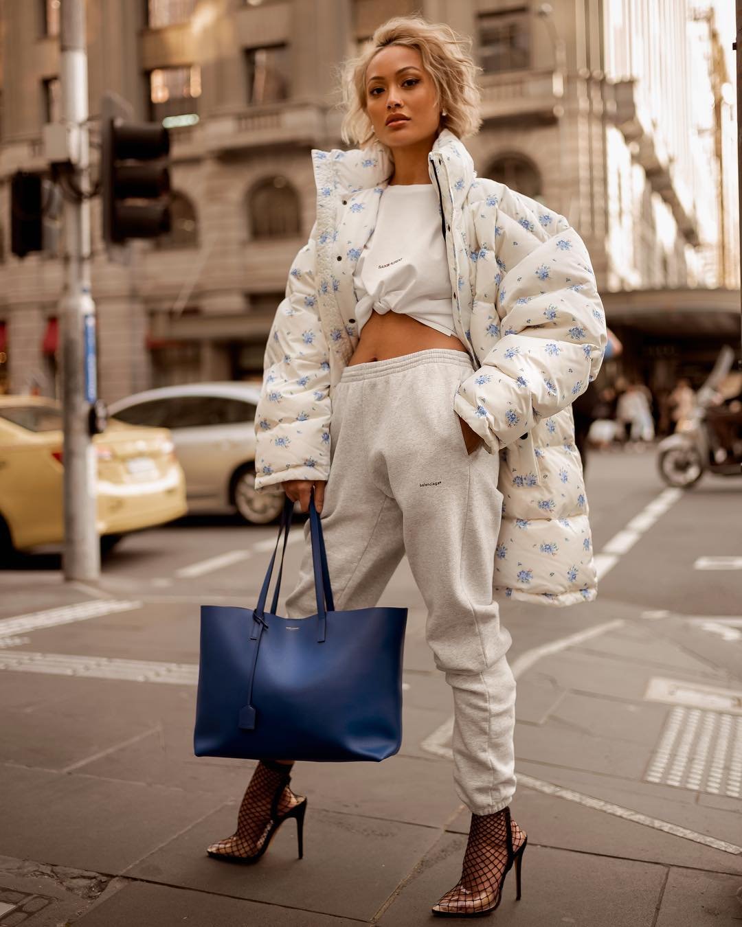 Образы с белым пуховиком