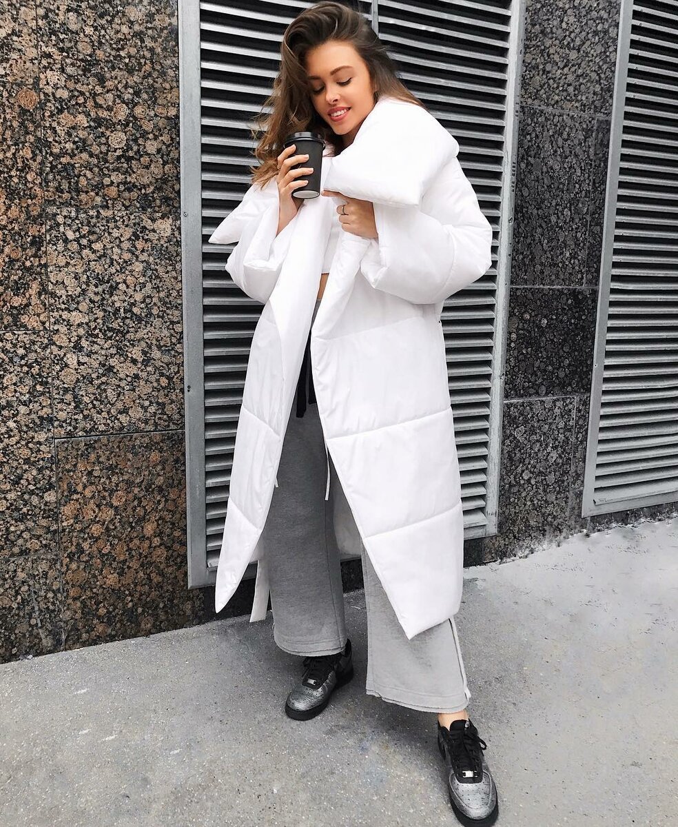 Серый длинный пуховик