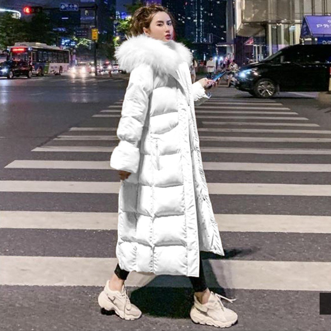 Белый длинный пуховик