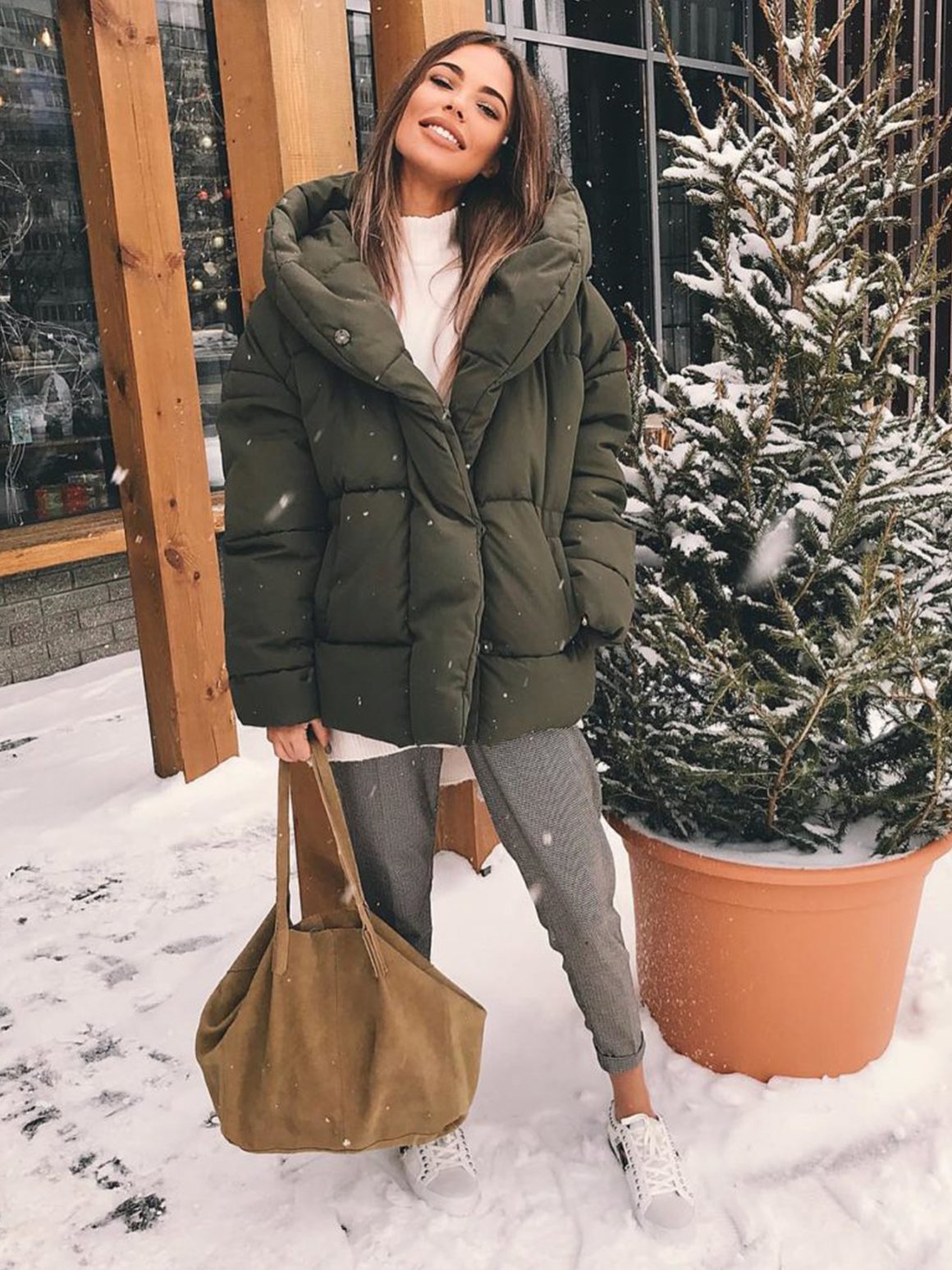 Куртка с белым мехом женская