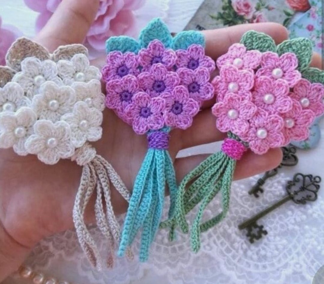 Цветочные украшения крючком