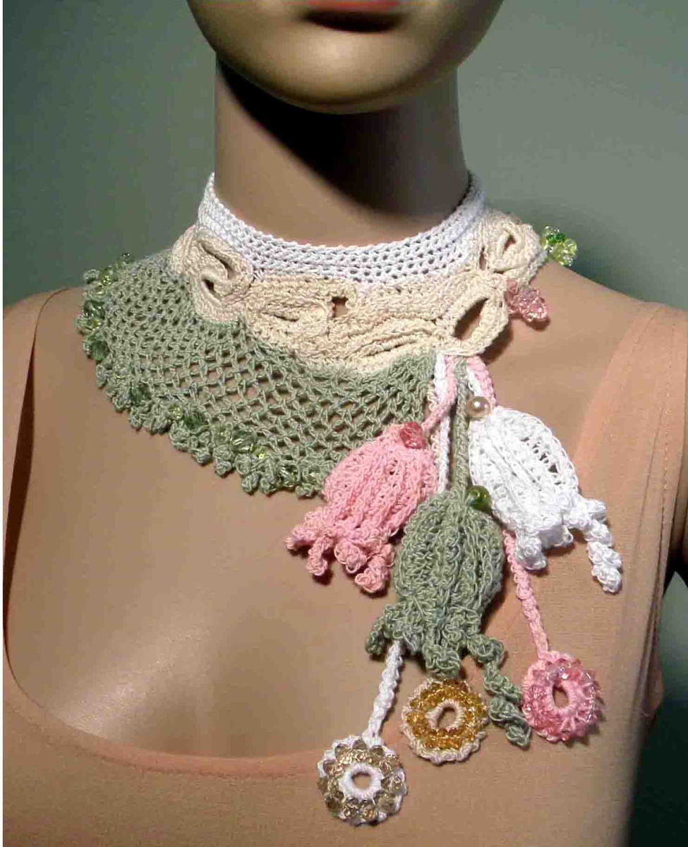 Вязаная брошка гриб