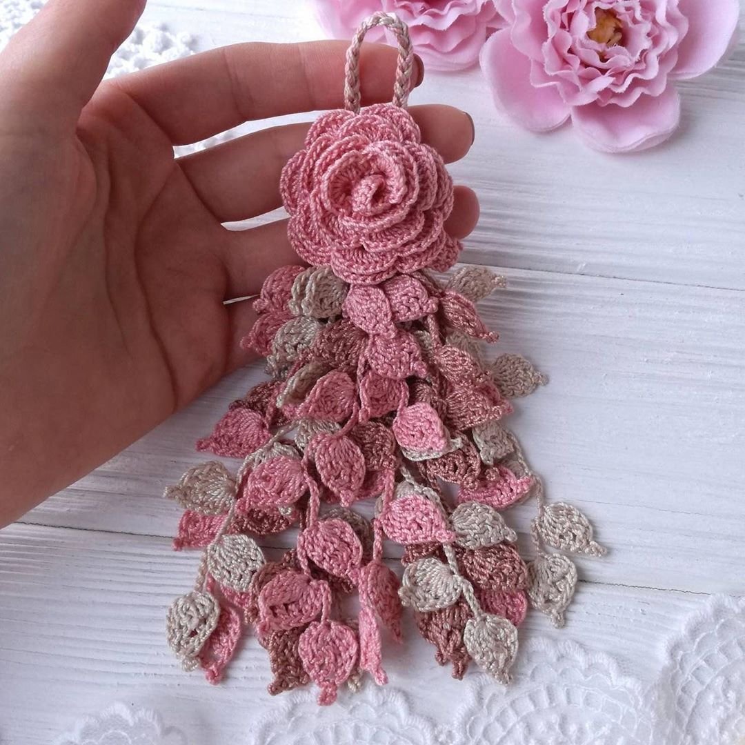 Вязаные броши крючком