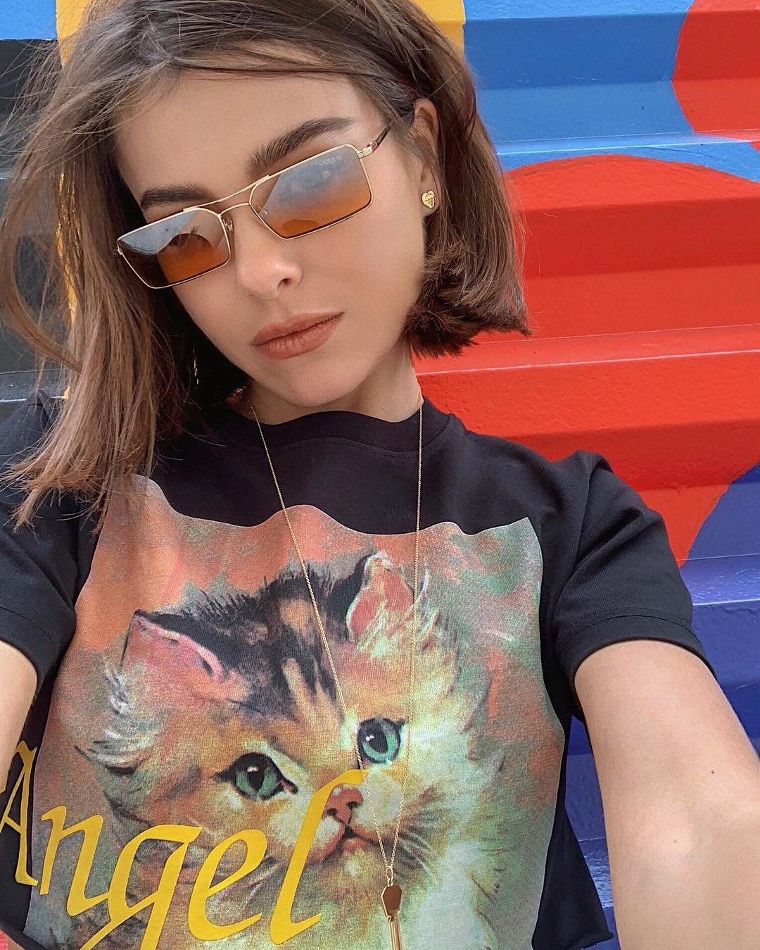 Темникова в тренче