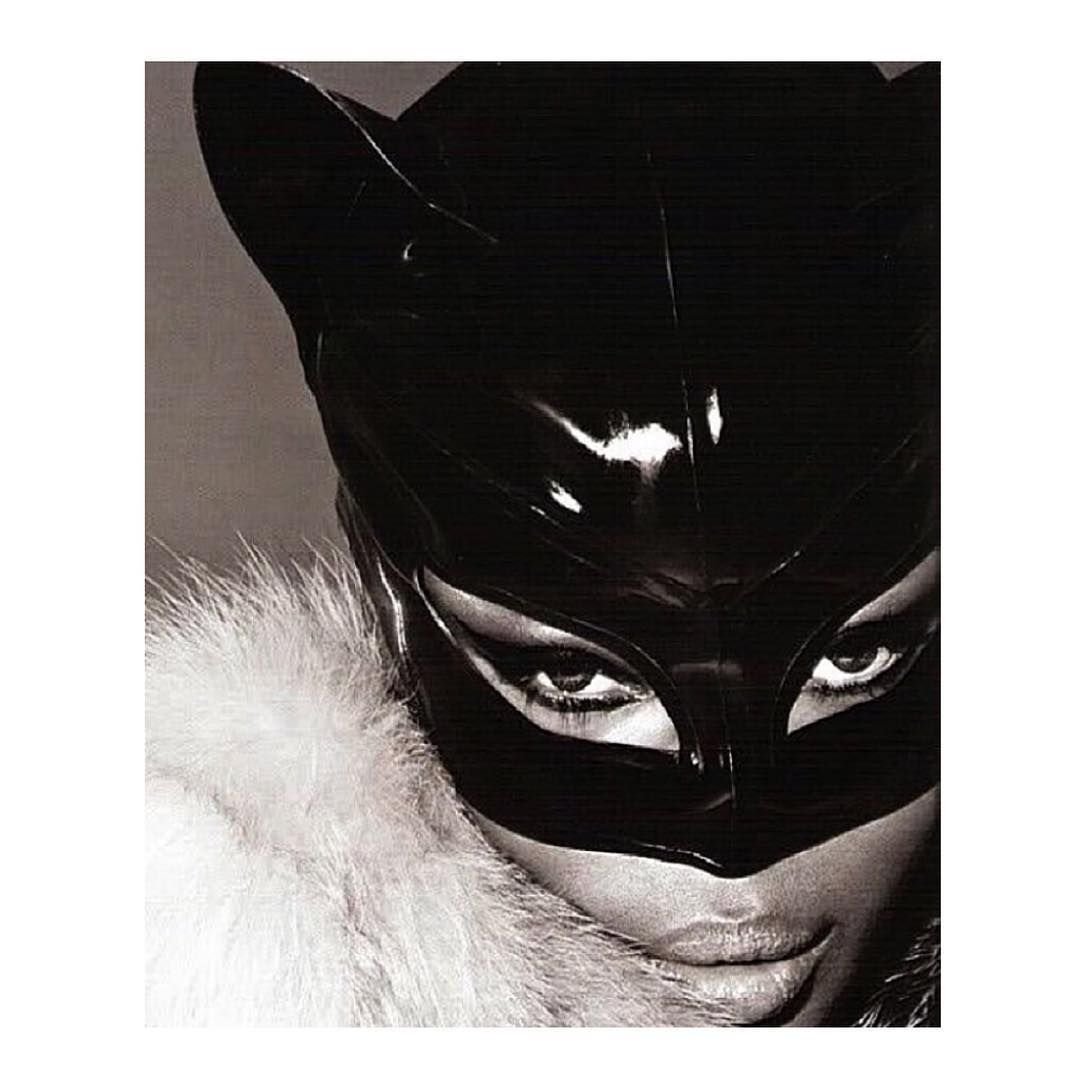 Холли Берри женщина кошка