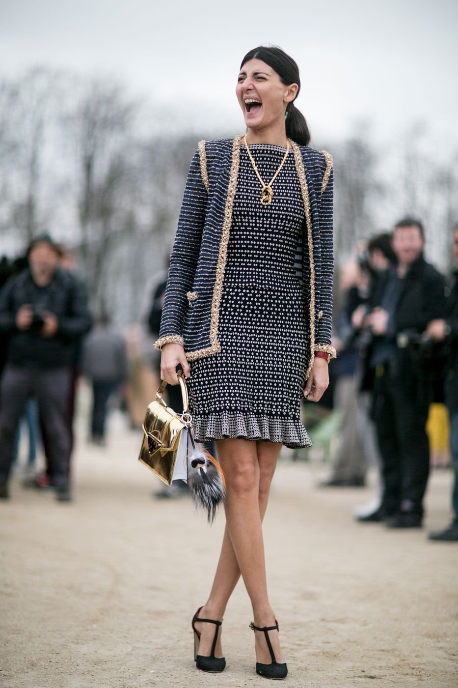 Образы с белой твидовой юбкой