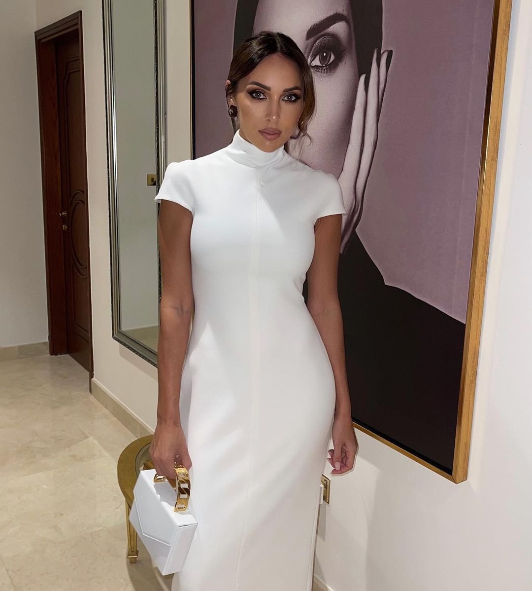 Алсу в белом платье