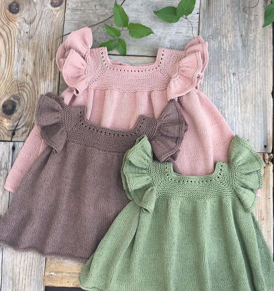 Детское вязаное платье