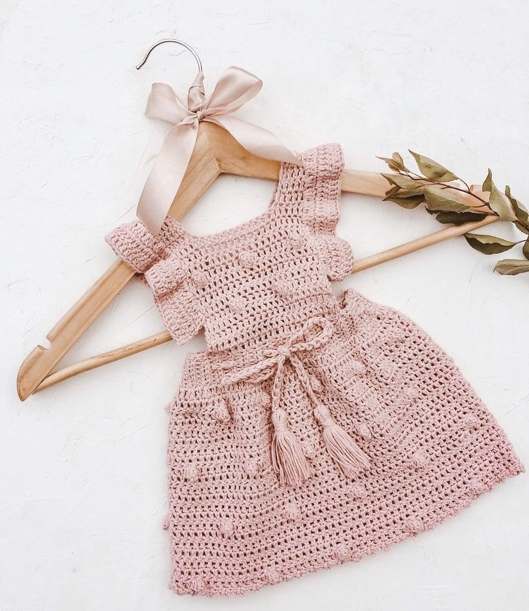 Платье для девочки спицами на 6 лет