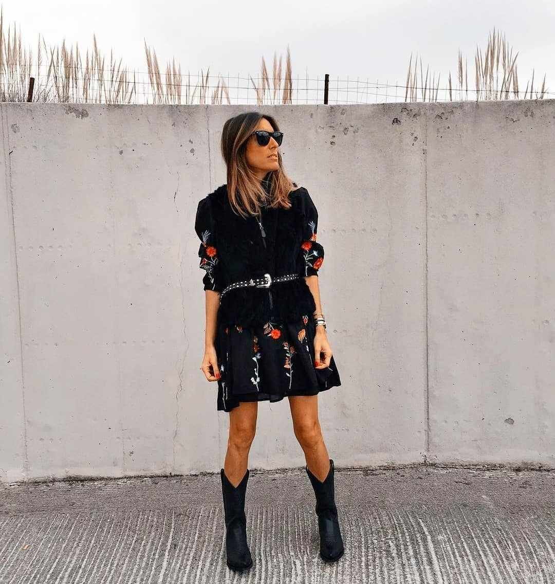 Широкое платье с ботинками