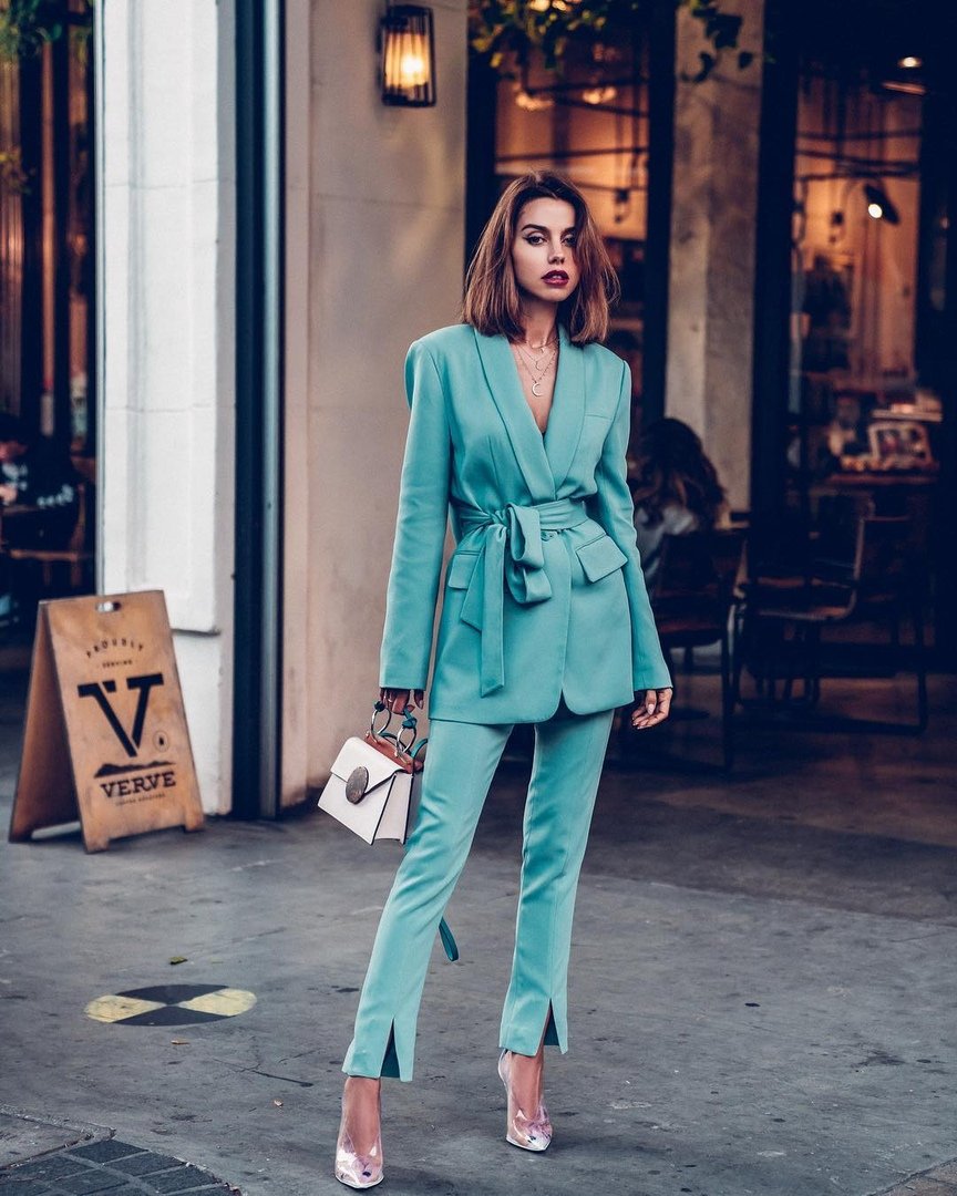 Образы с белым пиджаком