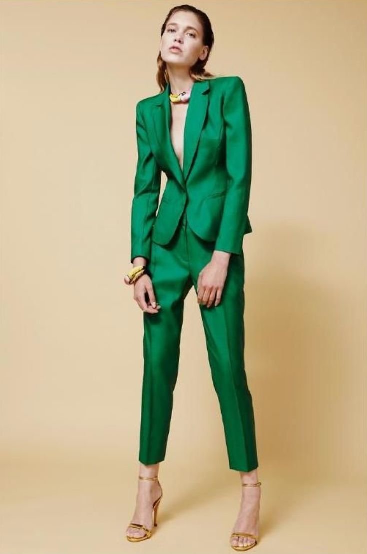 Яркий жакет образы