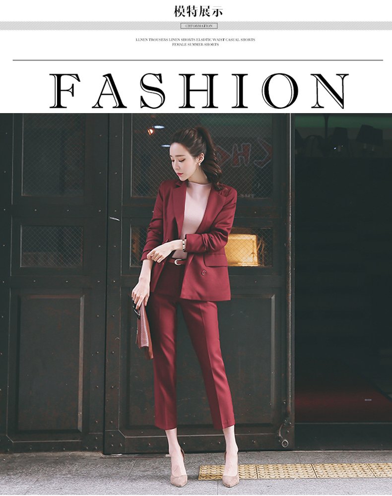 Девушка в классическом костюме