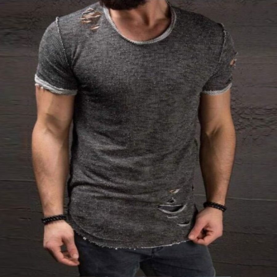 Мужик в белой футболке