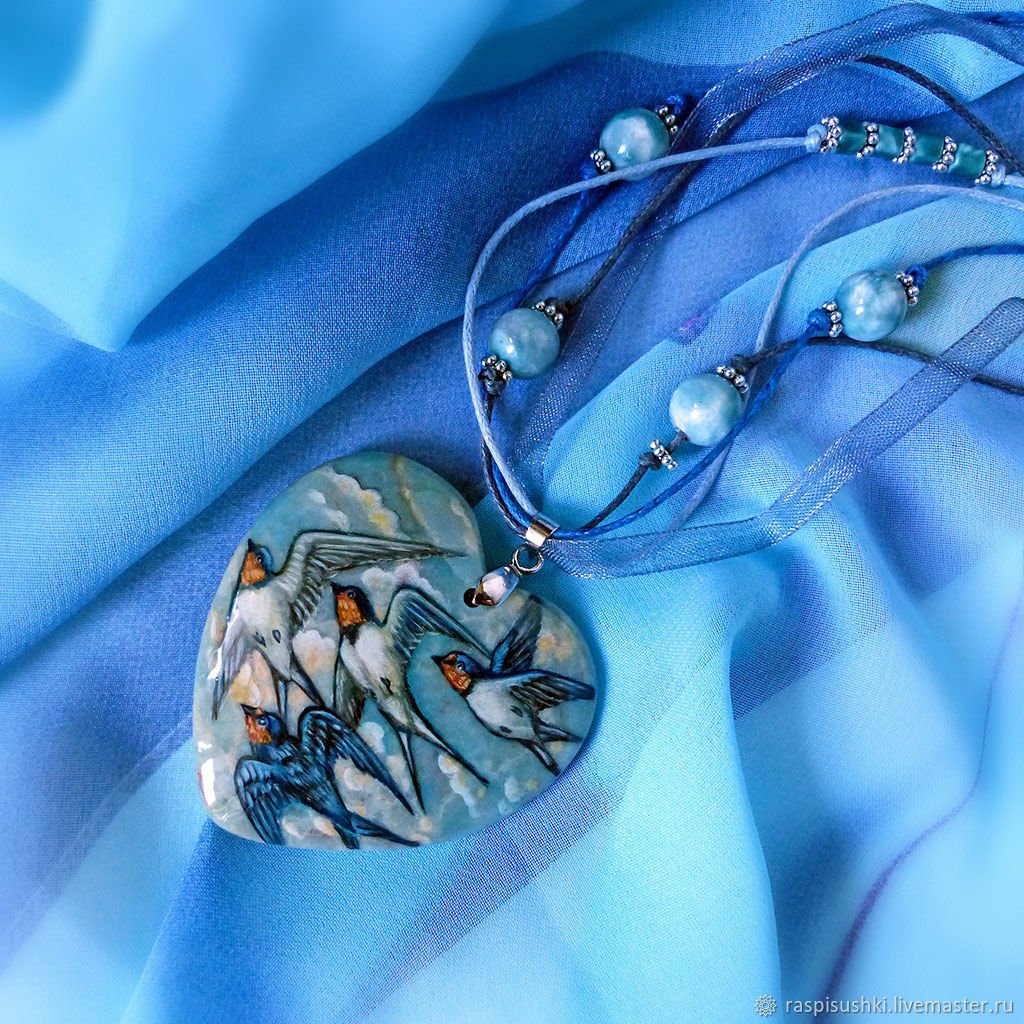 Ласточка символ чего в украшениях