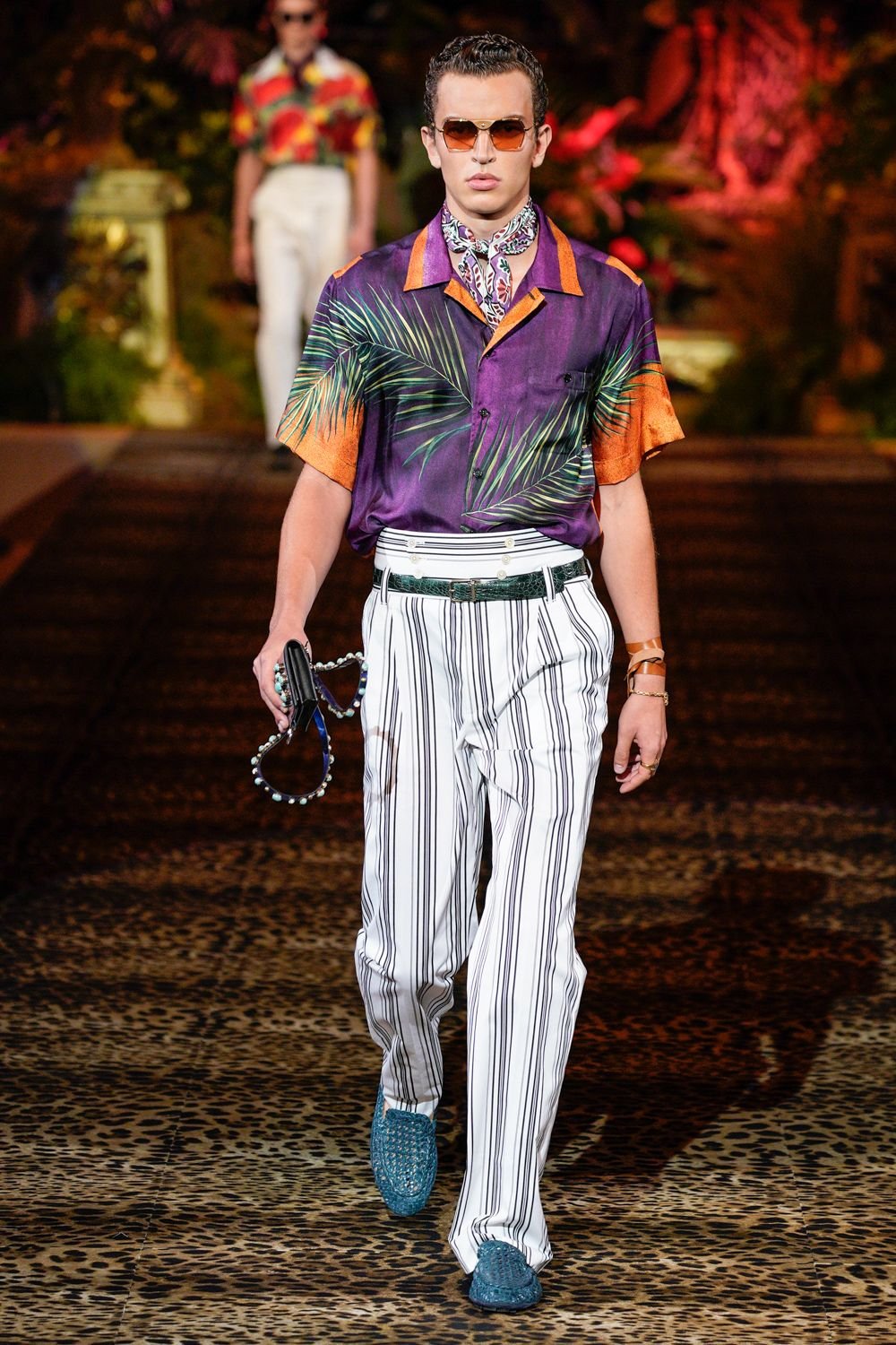 Авангардный костюм