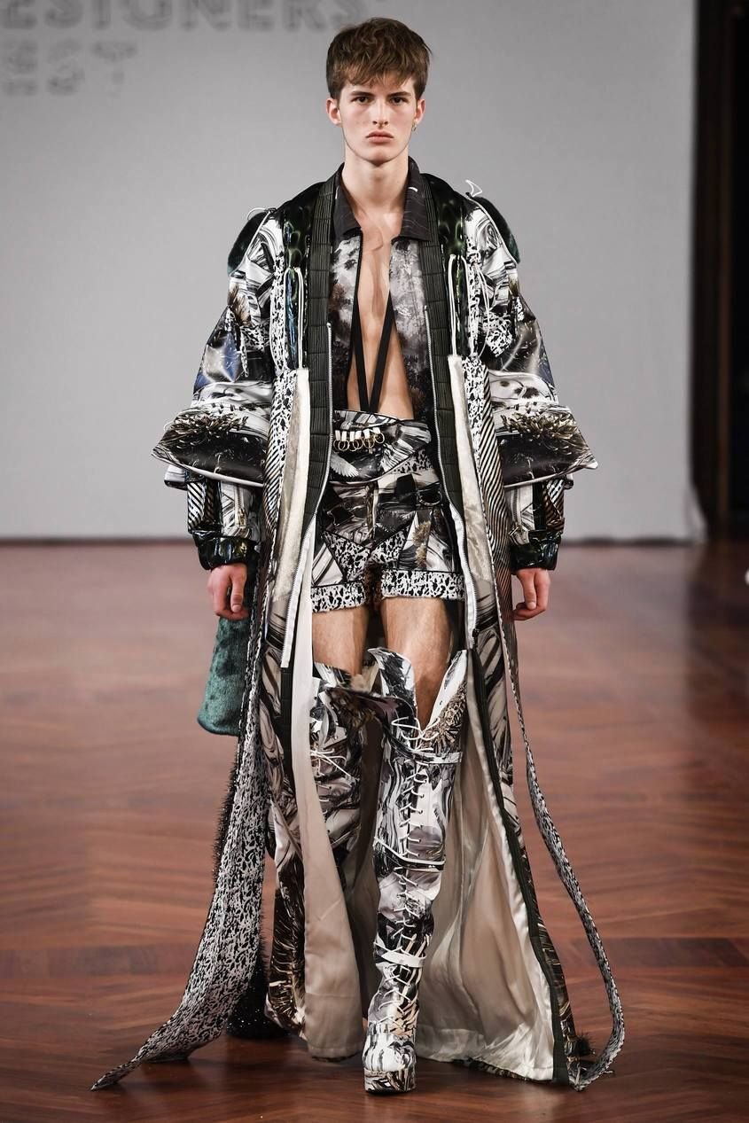 Авангардная коллекция одежды