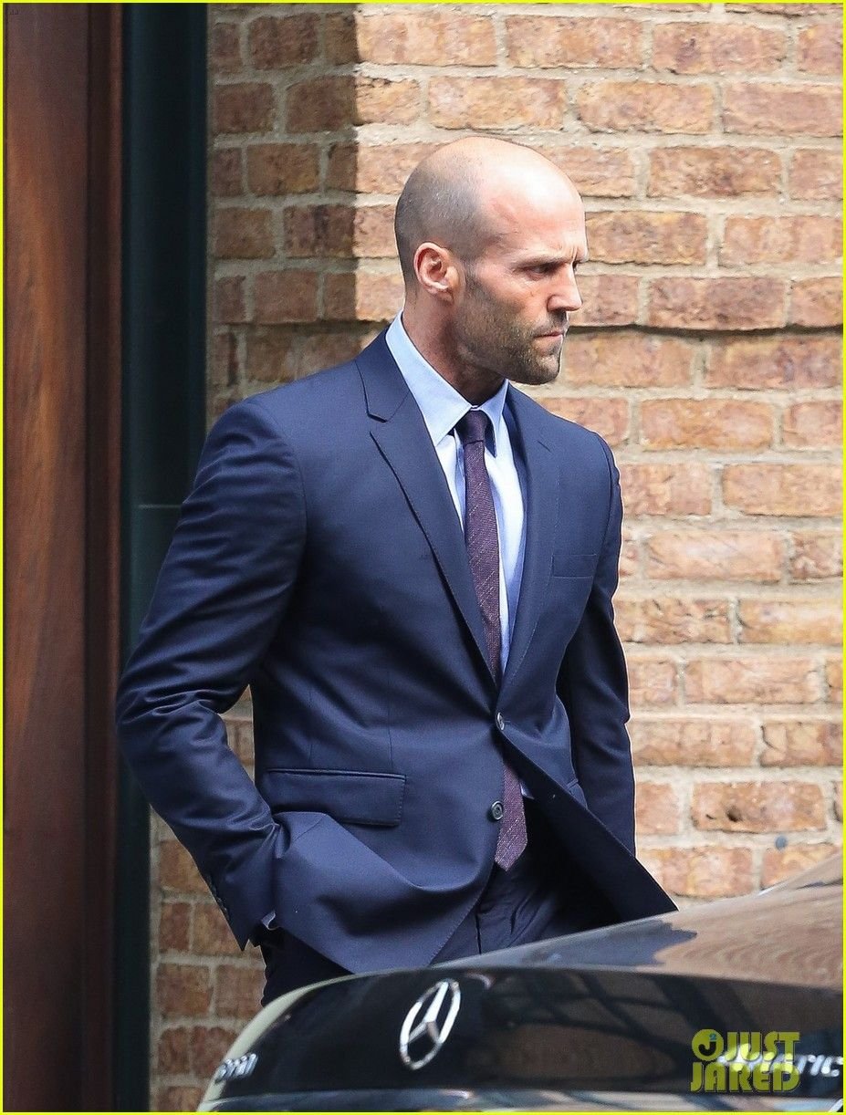 Джейсон Стэтхэм в кожаной куртке