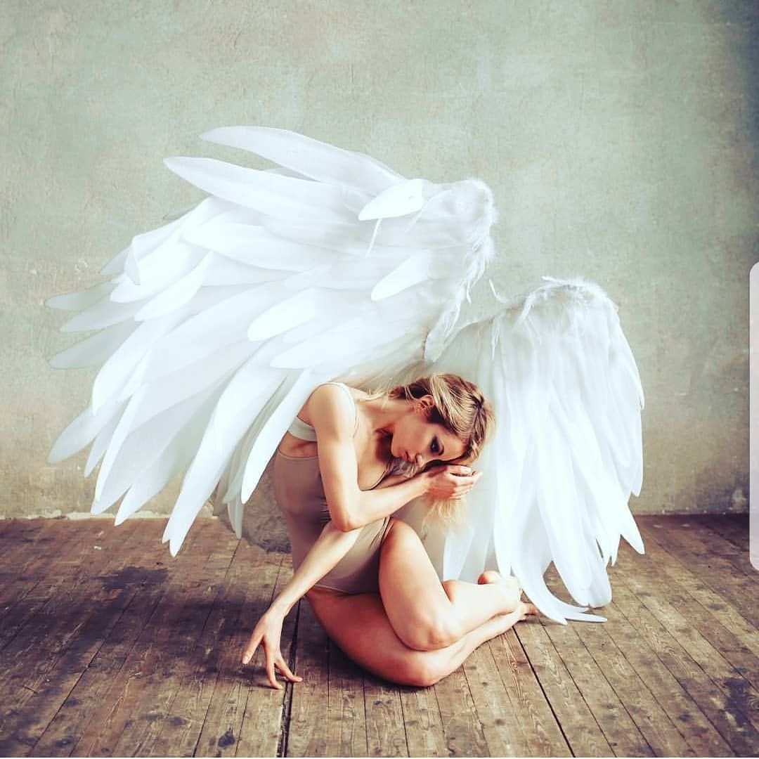 Женщина с крыльями ангела
